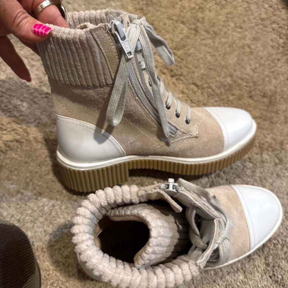 Vaneli MAGE Suede Lace-Up Combat Boots in Light Grey and White - Picture 5 of 7